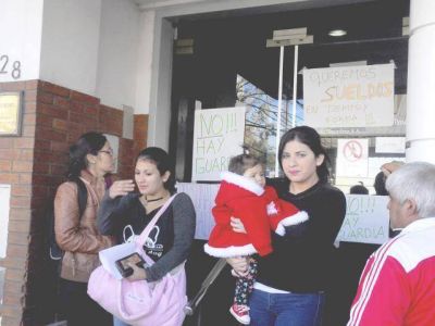 Contin�a el conflicto en la maternidad