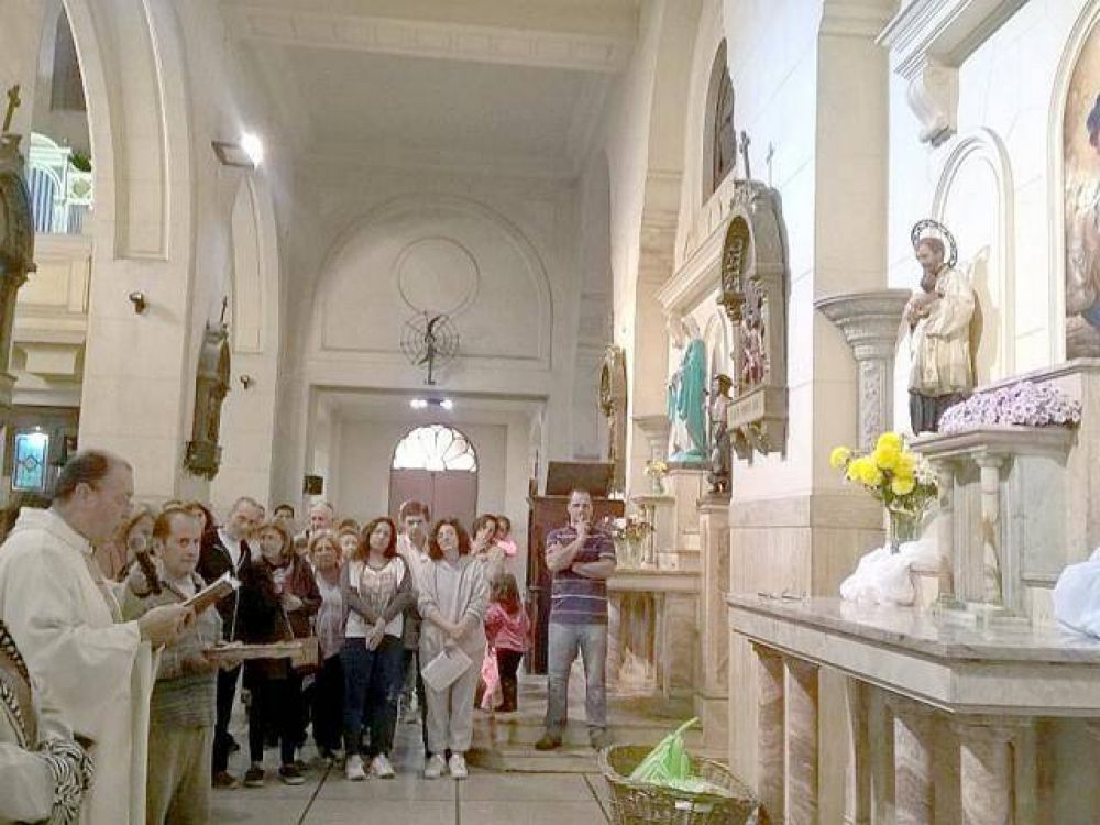 Entronizaron la imagen de la Virgen Desatanudos en la Catedral local