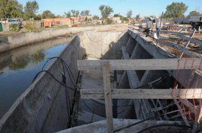 Construyen el vertedero que sacar� el agua de la Estaci�n de Bombeo