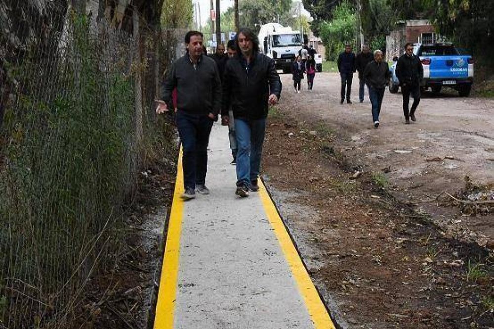 Escobar lanz� un plan para construir m�s de 10 mil metros de veredas en los barrios m�s vulnerables