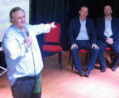 De la Torre (como si hiciera falta) tambi�n esmerila a Arroyo