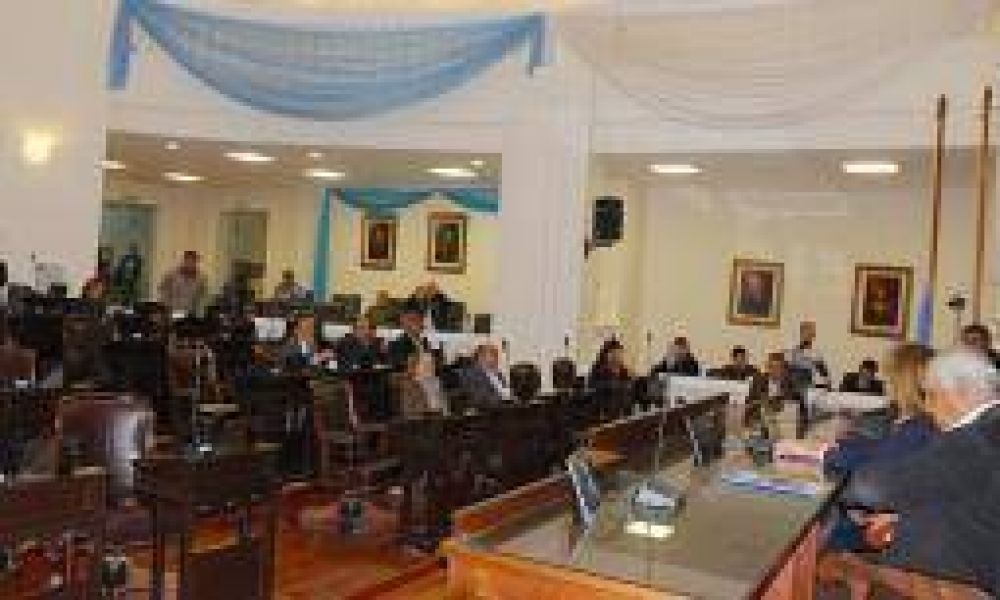 �Decreto Cavero para los diputados provinciales?