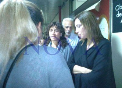 Recibieron con insultos a la gobernadora y a la ministra de Salud en el Hospital Gandulfo