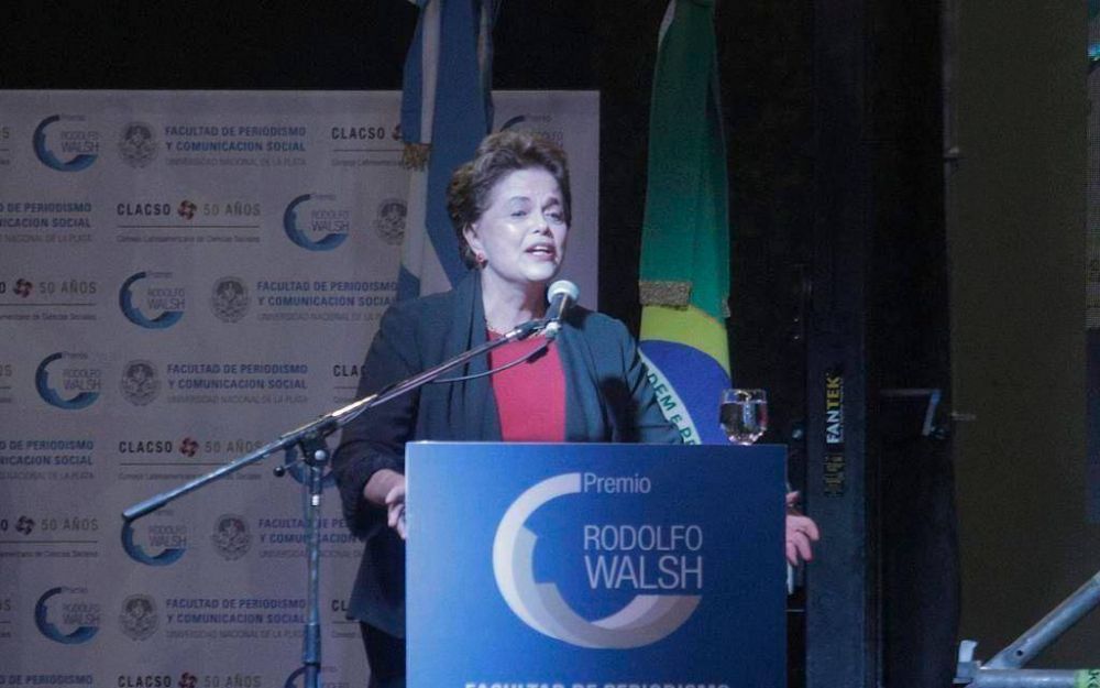 En La Plata, Dilma recibi un premio y cuestion a Macri