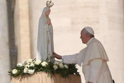 El Papa: Las flores m�s bellas que llevo a la Virgen son los hombres del mundo entero