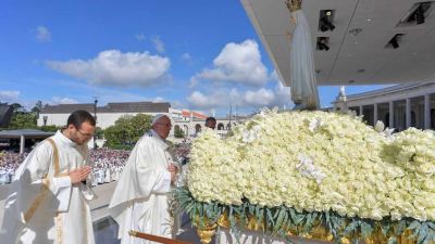 Ante una multitud, el Papa proclam� santos a dos de los pastorcitos de F�tima