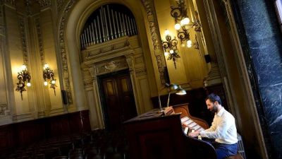 Historias detr�s de los sonidos porte�os: protegen 72 �rganos de iglesias y colegios