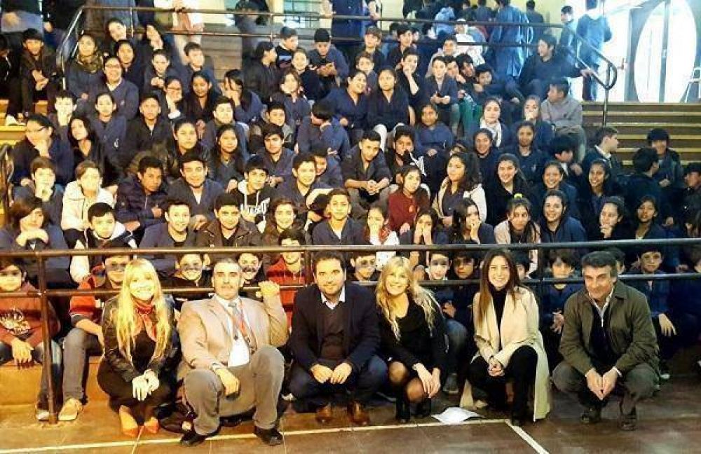 Anuncian obras para restaurar la escuela m�s grande y antigua de Escobar