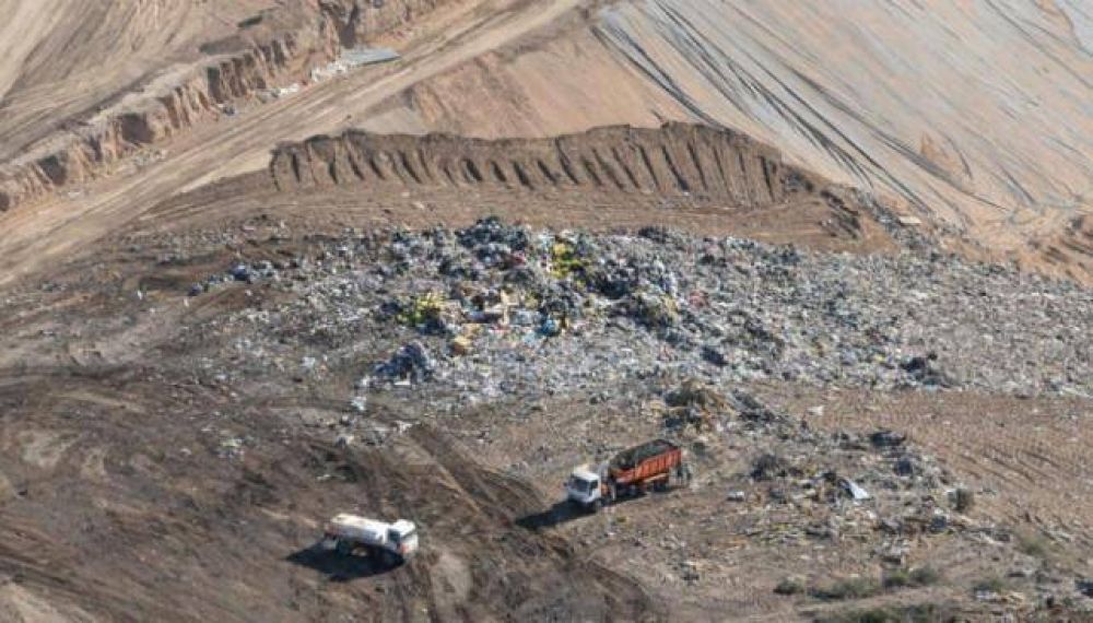Cumbre de intendentes, preocupados por el enterramiento de la basura