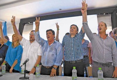 La C�mpora aislada, intendentes a dos puntas y falta de candidatos