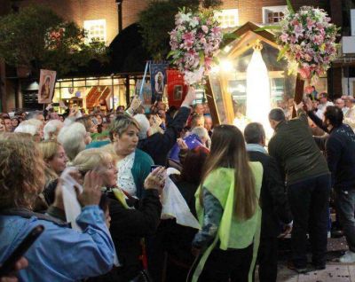 Multitudinario festejo por el centenario de las apariciones de F�tima en Mar del Plata