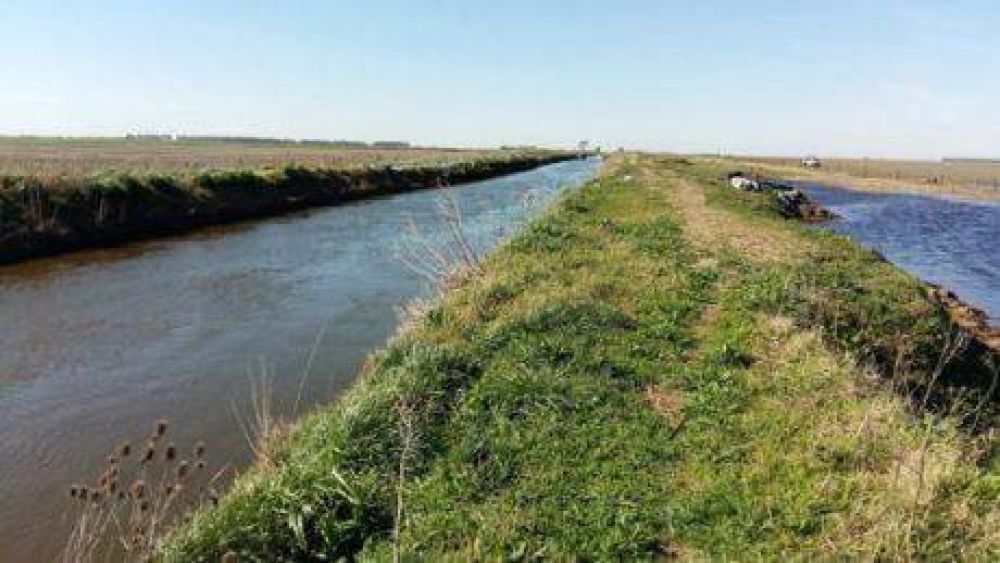 Se trabaj� en el fortalecimiento de obras en la ruta provincial n�mero 70 para mayor escurrimiento de aguas