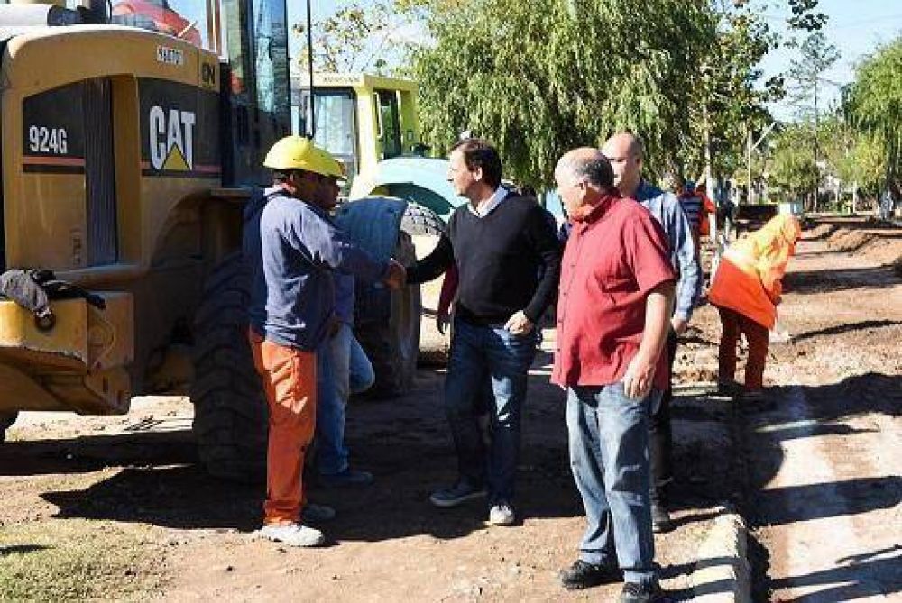 Sujarchuk supervis� asfaltos y la puesta en valor de una plaza en el Paran� de las Palmas