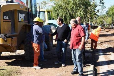 Sujarchuk supervis� asfaltos y la puesta en valor de una plaza en el Paran� de las Palmas