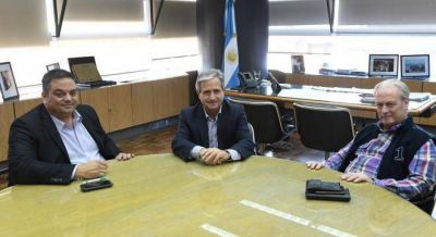 Andr�s Rodr�guez cuestion� el rumbo del Gobierno a la ma�ana y a la tarde festej� un acuerdo