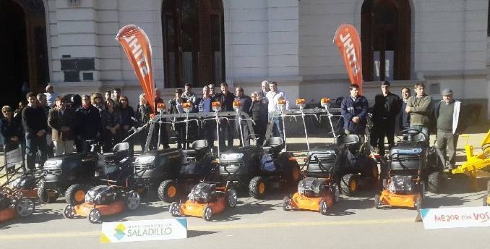Fue presentada nueva maquinaria para Mantenimiento de Espacios Verdes