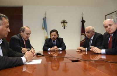 S�enz firm� un convenio de colaboraci�n con L�pez Vi�als