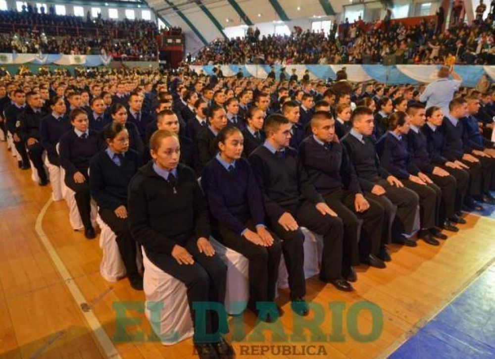 Seguridad: la Polic�a sum� 456 nuevos auxiliares para la Provincia