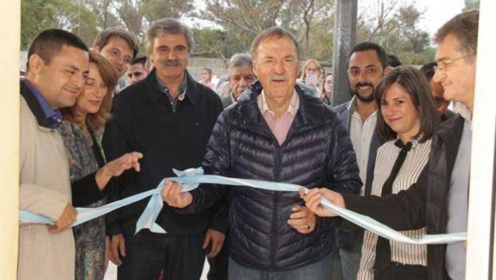 Schiaretti inaugur� aulas y entreg� Vida Digna en Tercero Arriba