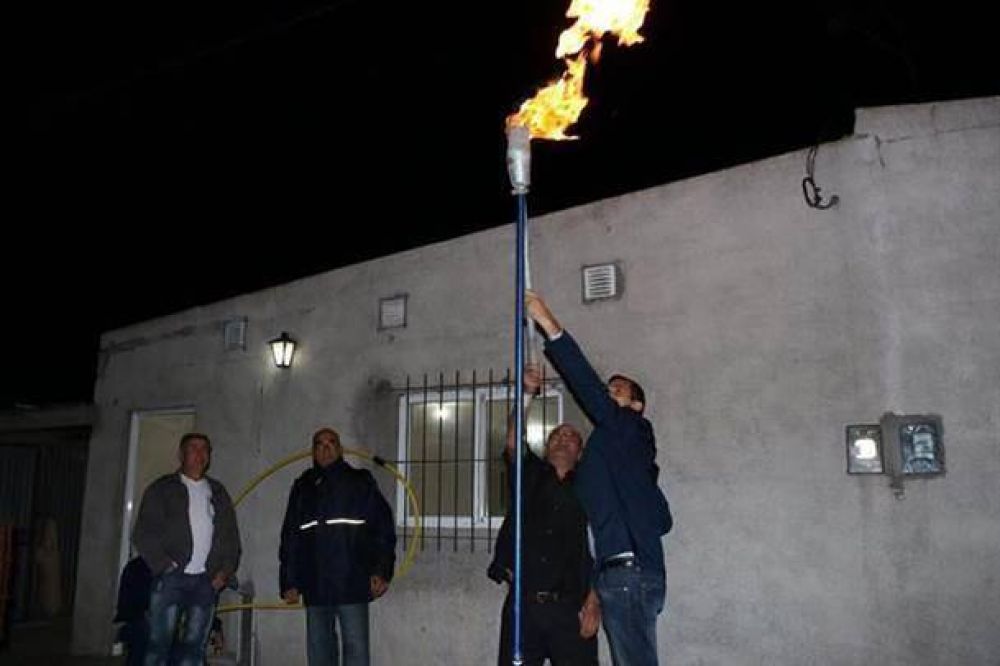 El intendente Bucca inaugur� la extensi�n de gas en Barrio Jard�n