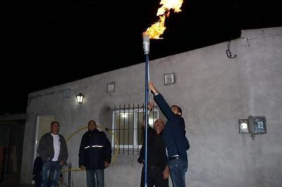 El intendente Bucca inaugur� la extensi�n de gas en Barrio Jard�n