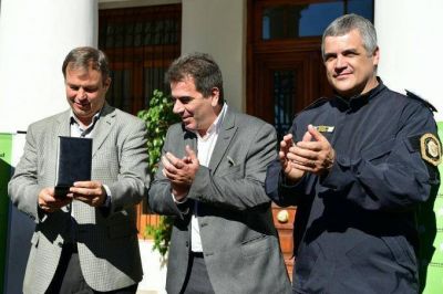 Ritondo arrib� a Almirante Brown y junto a Cascallares entreg� m�viles 360�