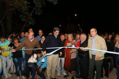 Reivindicaci�n hist�rica: Capitanich habilit� otras cuatro cuadras de pavimento urbano en Villa San Juan