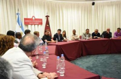  Masiva reuni�n de Urtubey e Isa con dirigentes que abandonar�an el Partido de la Victoria