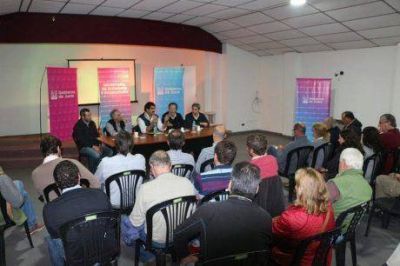 Seg�n dice el ministro de Agroindustria, Leonardo Sarqu�s, para la gobernadora Vidal el tema h�drico �es una prioridad�