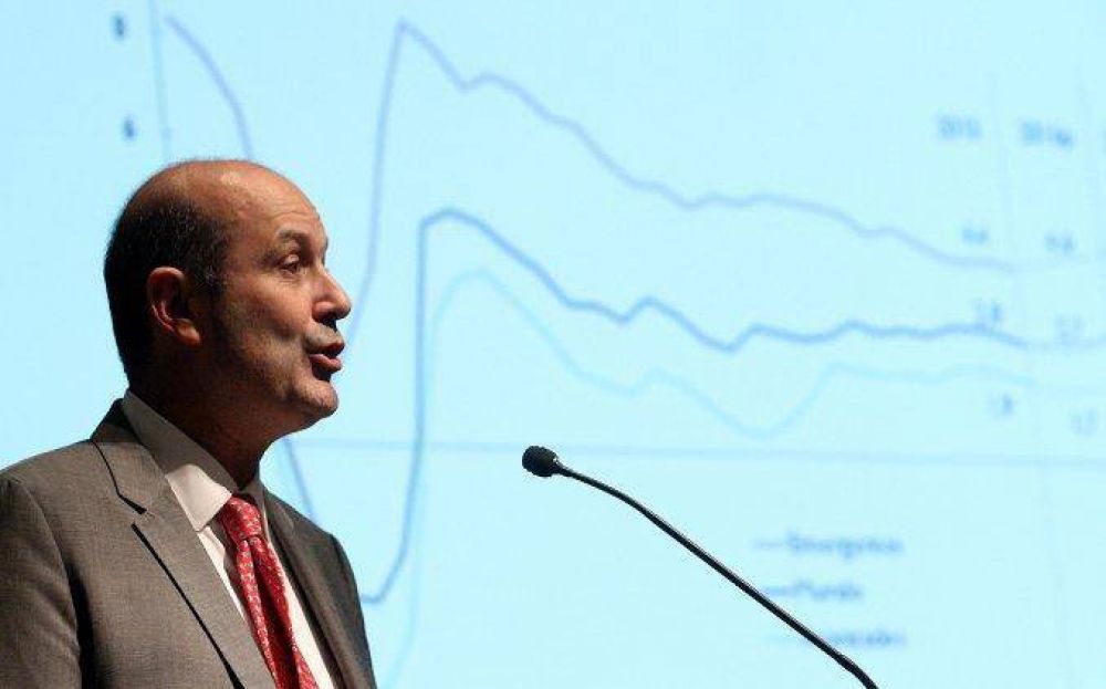 Sturzenegger insisti� en que se cumplir� con la meta inflacionaria del 17% 