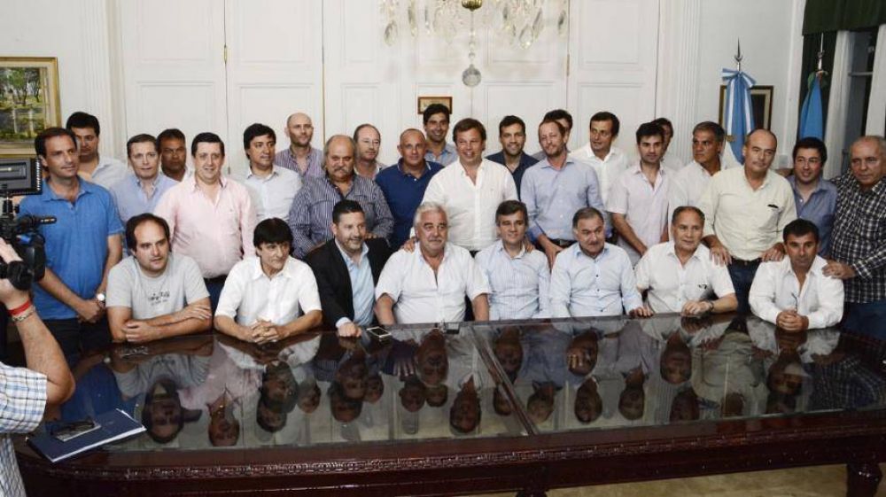 Los intendentes del PJ buscan abroquelarse para marcarle la cancha a Cristina y a Randazzo