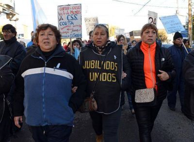 Marcha de repudio a Ivovich que recibi� la visita solidaria de altos funcionarios del gobierno