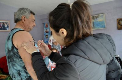 Vacunan contra la gripe en centros de salud y el Alende