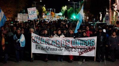 Marchas en Santa Cruz piden por salarios y la normalizaci�n de los servicios p�blicos