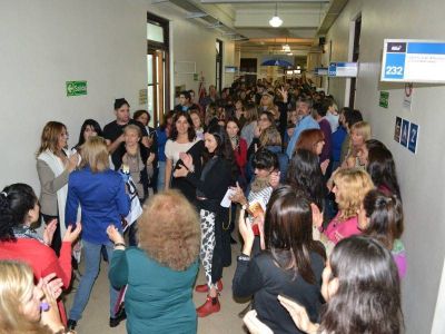 Trabajadoras de ARBA protestaron contra un recorte de bonificaciones por maternidad y embarazo