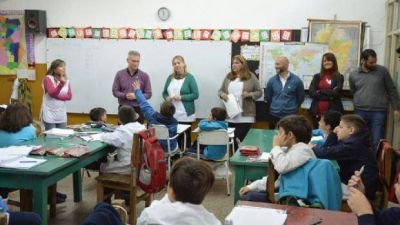 Avil�s supervis� las reformas edilicias en la escuela 