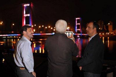 Nueva iluminaci�n en el Puente Colgante: 