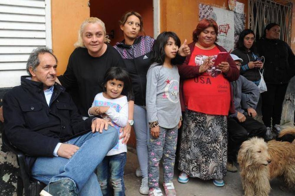 En tierras randazzistas, Scioli reapareci� visitando una f�brica de cosm�ticos