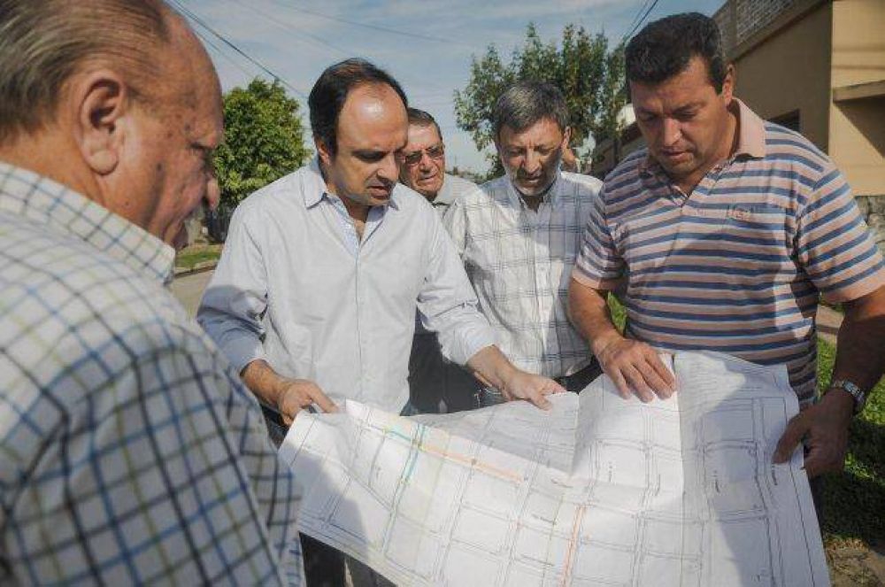 El Municipio avanza con las obras de desages cloacales en Los Hornos