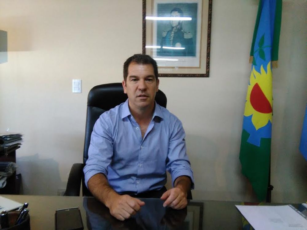 Di Cesare firm� convenios para diversas obras de infraestructura en Miramar