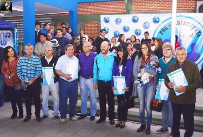 Insfr�n entreg� t�tulos de propiedad a vecinos del Venezuela y la Paz