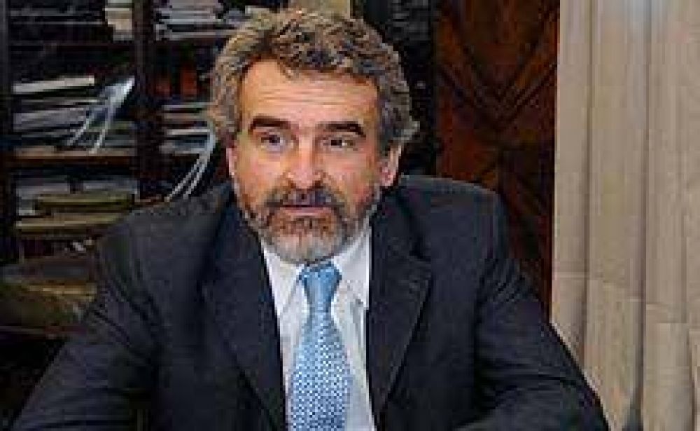 Rossi: "Cobos se transform� en un articulador de obst�culos de los proyectos del oficialismo"