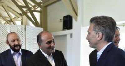 Manzur aparece entre los cuatro gobernadores peronistas que Macri eligi� como enemigos para octubre