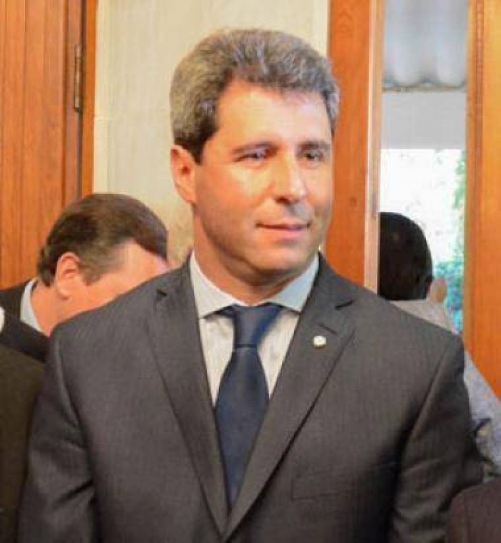 Sergio U�ac: �hay municipios que no pueden manejar fondos para la construcci�n de viviendas�