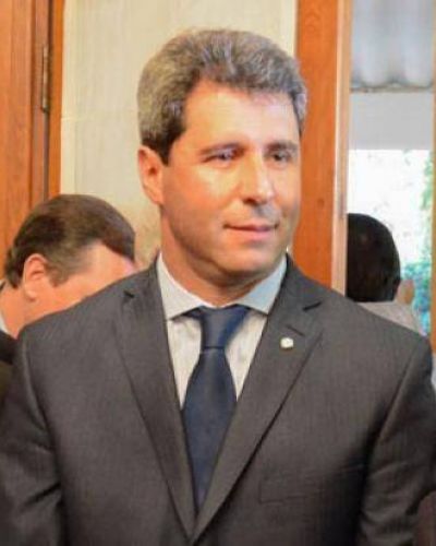 Sergio U�ac: �hay municipios que no pueden manejar fondos para la construcci�n de viviendas�