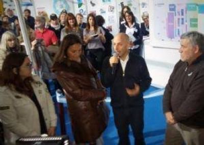 Nicol�s Ducot� inaugur� la Feria del Libro de Pilar