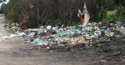 En Jorge Newbery, piden desde hace seis meses que se limpie un microbasural