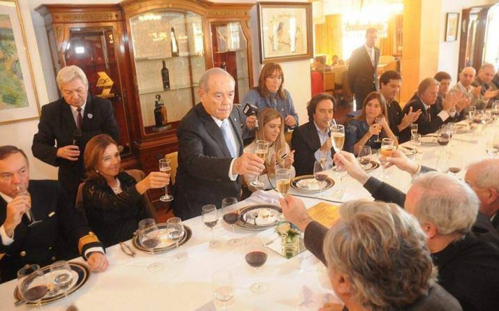 Todos extra�aron a Daniel Scioli, el socio de Aldrey, son del mismo palo
