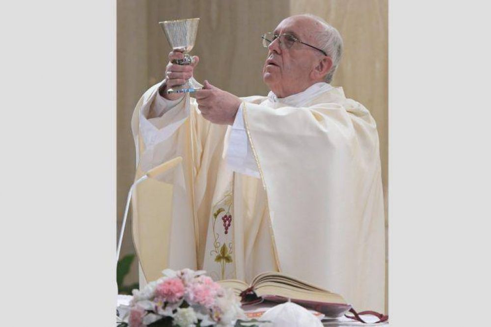 El Papa en Santa Marta: el mal espritu entra siempre por los bolsillos
