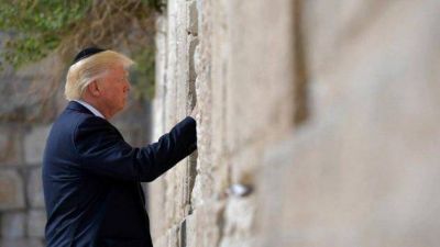 Trump hace historia al convertirse en el primer presidente de Estados Unidos en visitar el Kotel